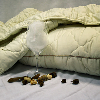 Одеяло Natures Золотой мерино ЗМ-О-7-3, двуспальное, шерстяное, стеганое, всесезонное, 200х220 см, золотисто-бежевое с кантом